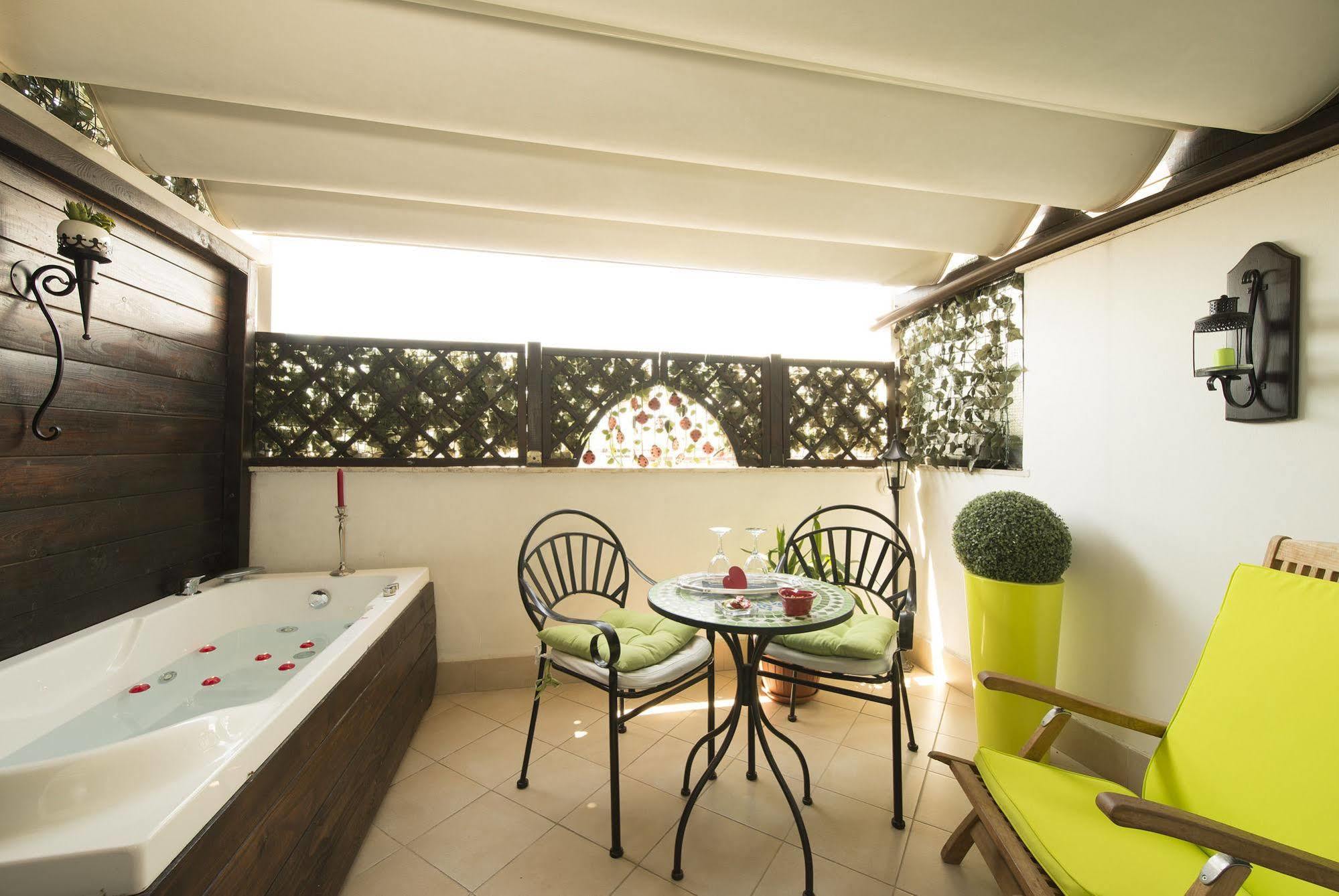 Suites Roma Tiburtina ภายนอก รูปภาพ